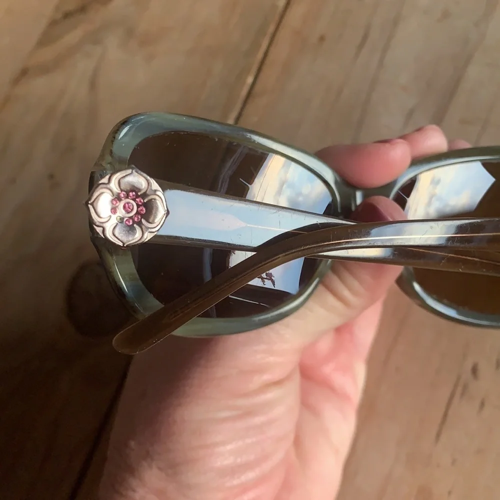 Vera Bradley oval shaped tortoise brown color sunglasses